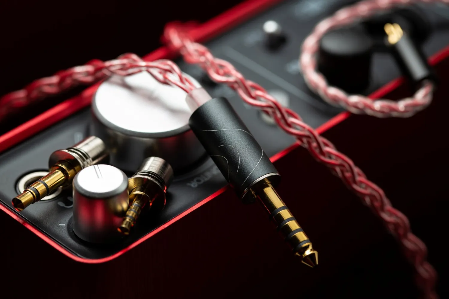Fatfreq Scarlet Mini Universals in-ear oordopjes bas