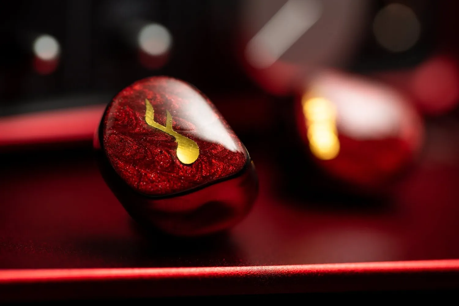 Fatfreq Scarlet Mini Universals in-ear oordopjes bas